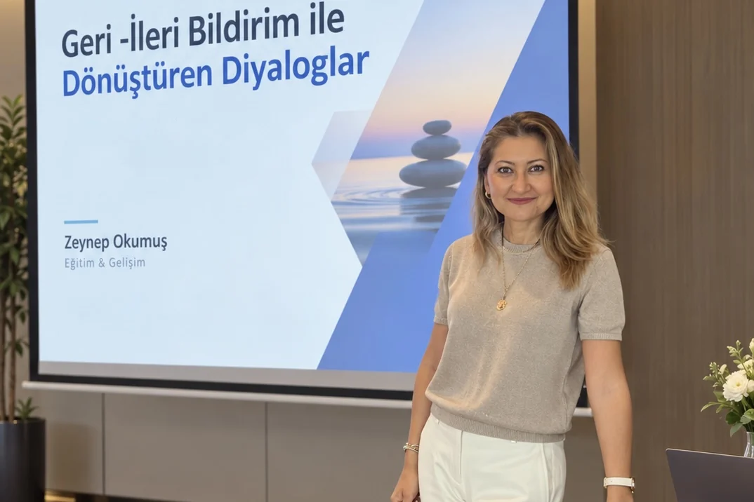Zeynep Okumuş “Geri-İleri Bildirim ile Dönüştüren Diyaloglar” eğitiminde